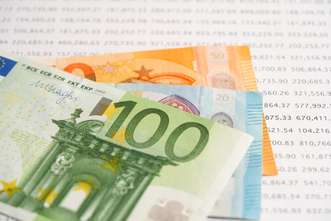 E considerado capital estrangeiro, todo aquele investimento que vem de fora do pais.